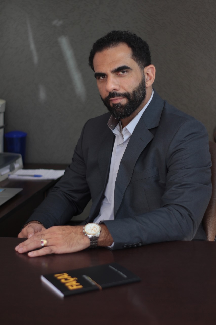 Dr. Fernandes no escritório — Advocacia Fernandes Atibaia